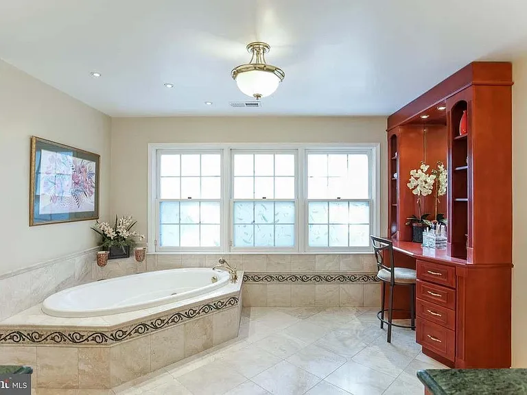 9720 Holloway Hill Ct — Photo 14