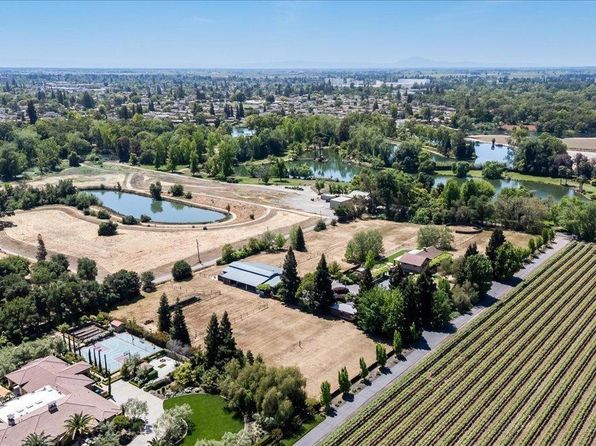 18879 Hidden Lakes Ln, Acampo, CA 95220