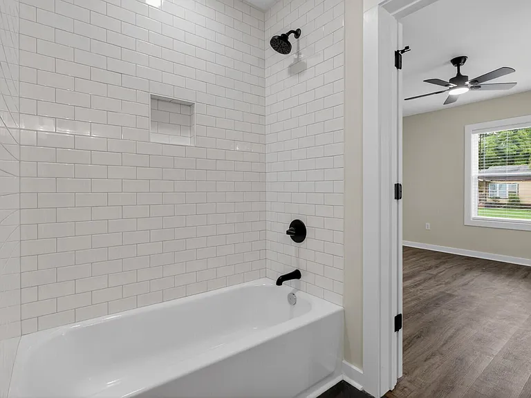 2136 Commander Rd — Photo 17
