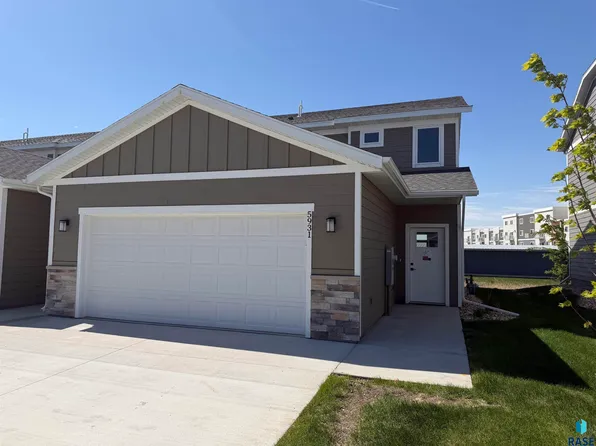 5931 S Whisper Creek Pl, Sioux Falls, SD 57108