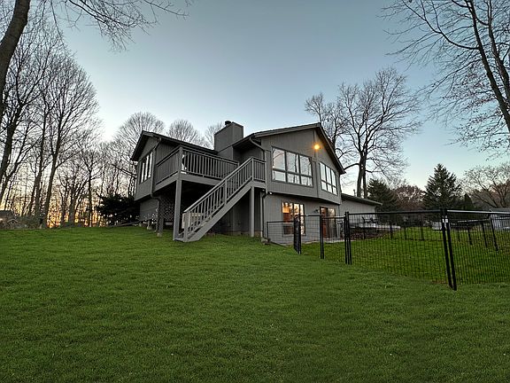 4th image of 1703 Secluded Woods Dr