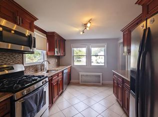 17 Carlson Ln, East Northport, NY