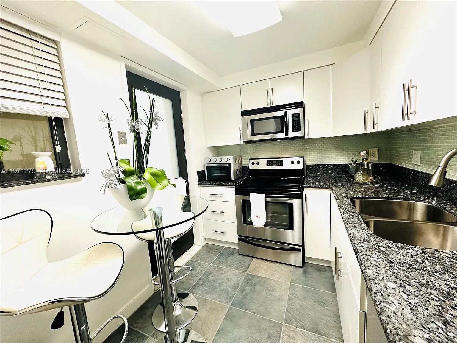 Yacht Club Condo (The) — Photo 4