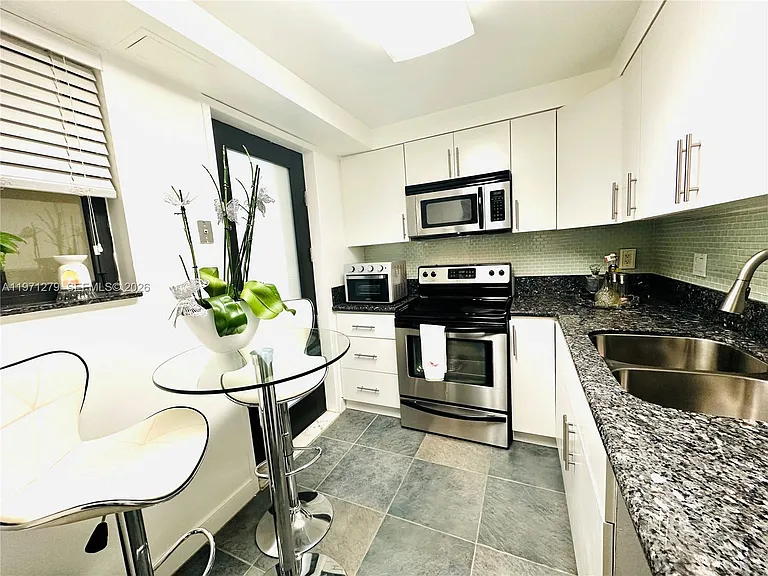 301 Golden Isles Dr #114 — Photo 4