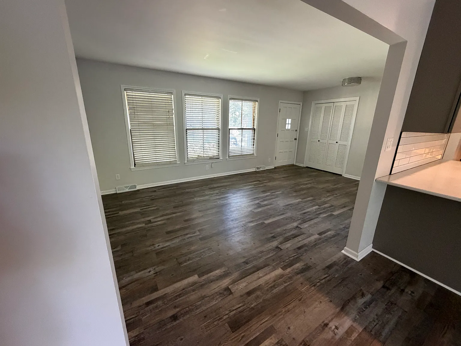 3 bed, 1172 sqft, $2,000 — Photo 2