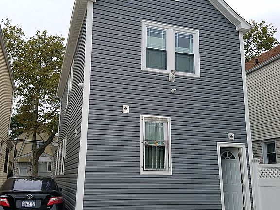 3rd image of 9721 133rd St