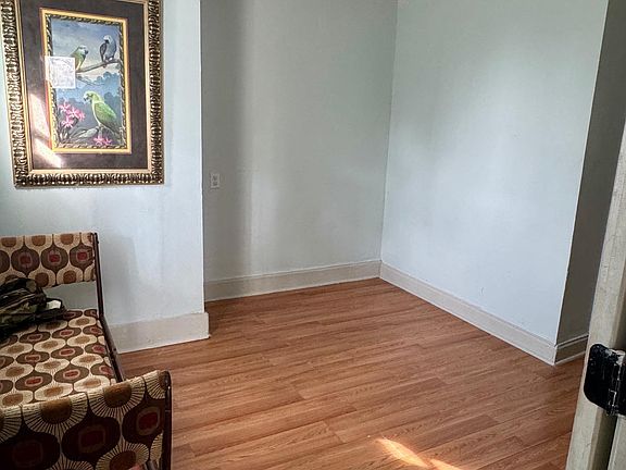 4th image of 509 Henry St