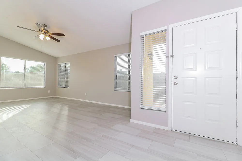 3 bed, 2.0 bath, 1322 sqft, $1,945 — Photo 3