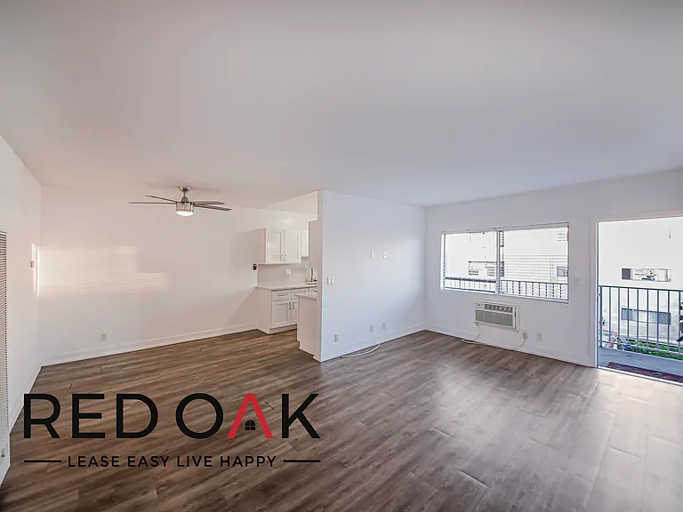 5128 De Longpre Ave #16 — Photo 8