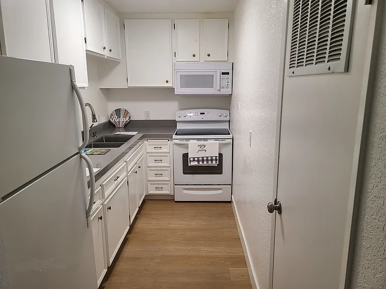 2857 N Los Felices Rd #107 — Photo 3