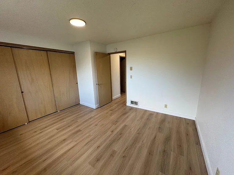 708 NE Avery St — Photo 31