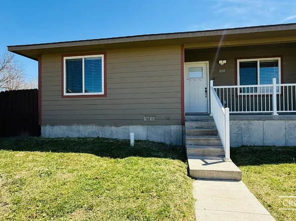 808 Westlawn Dr, Dodge City, KS 67801