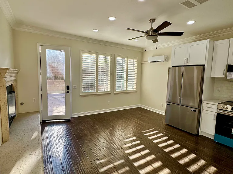 387 Town Forest Ct #2 — Photo 4