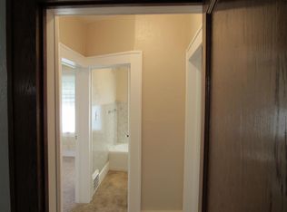 937 Center Point Rd NE, Cedar Rapids, IA 52402