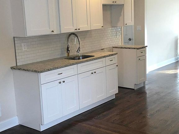 3rd image of 753 Edgegrove Ave