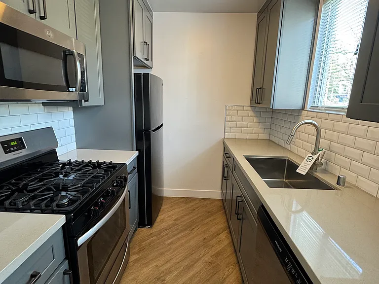 6000 Franklin Avenue — Photo 19