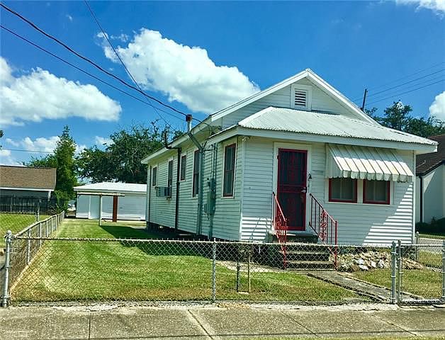 1st image of 547 2nd Ave