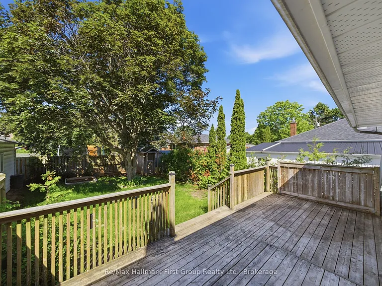 573 Sinclair St — Photo 32