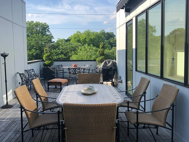 2321 Clark Ave — Photo 32