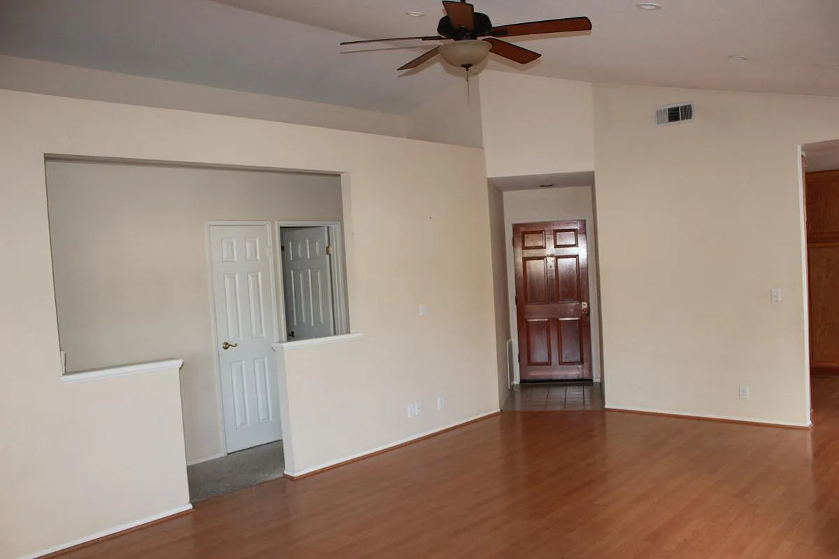 3 bed, 1260 sqft, $3,595 — Photo 4