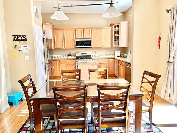 Breakfast area and Kitchen