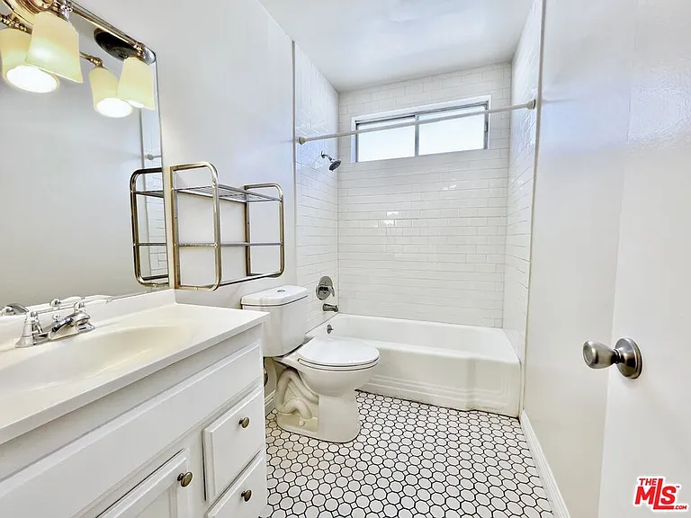 1552 Berkeley St #1 — Photo 13