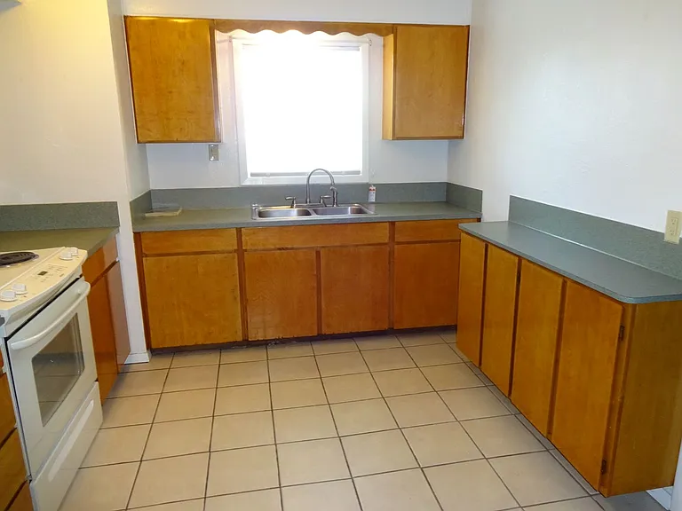 1732 G St — Photo 5