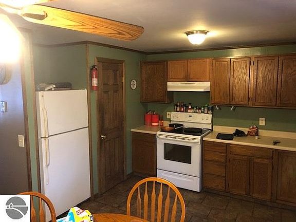 3rd image of 5508 Forest Dr NE
