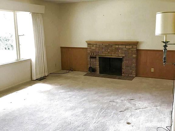 3rd image of 3206 Greenway Dr