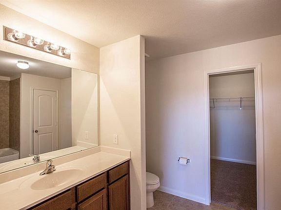 5th image of 204 Elm Patch Dr