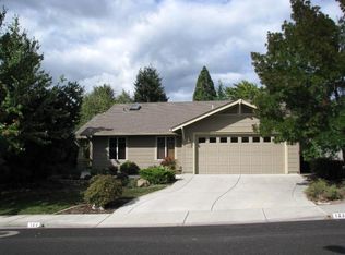 123 Country Hill Dr, Phoenix, OR 97535