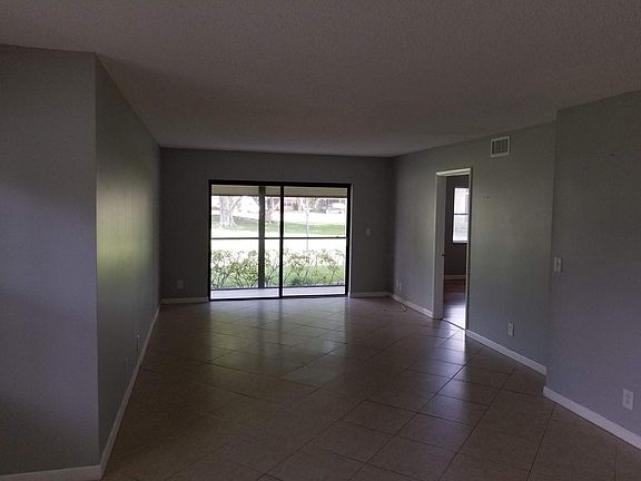 4th image of 265 SE 10th St APT 4C
