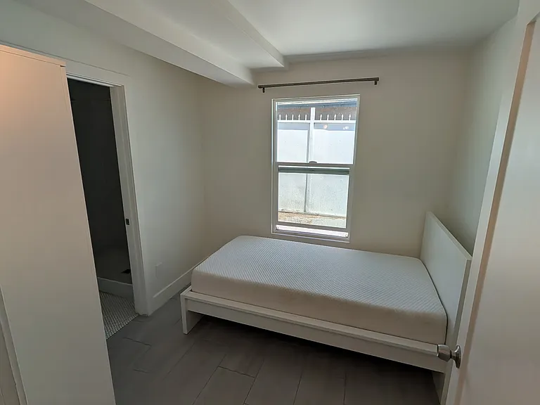 1101 W Vernon Ave #11 — Photo 1