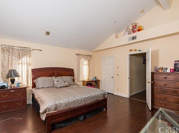 3rd image of 9322 Burnet Ave