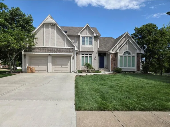 602 Ridgewood Dr, Raymore, MO 64083