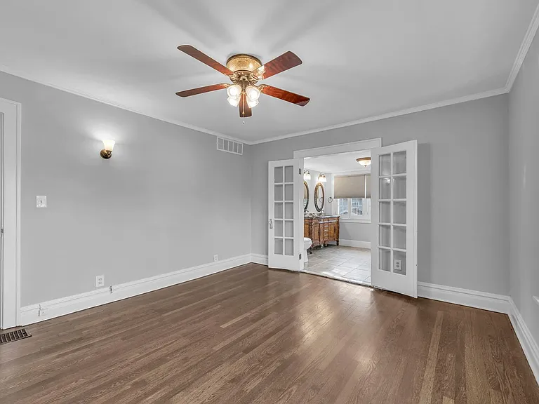 5545 Harrison St — Photo 11