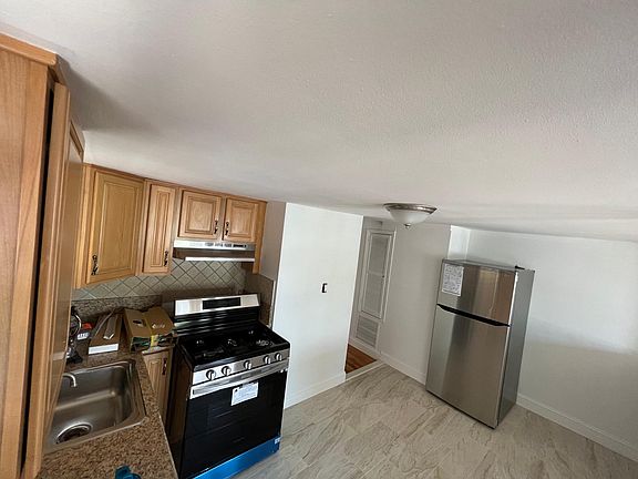 4th image of 624 Klondike Ave Floor 1