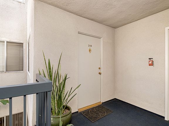 3rd image of 497 El Molino Ave #208