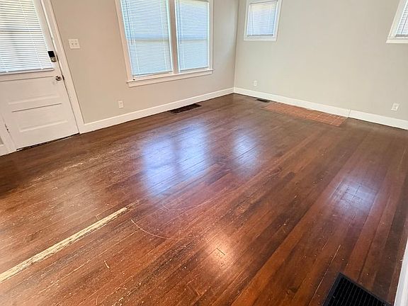 5th image of 141 Brown Ave