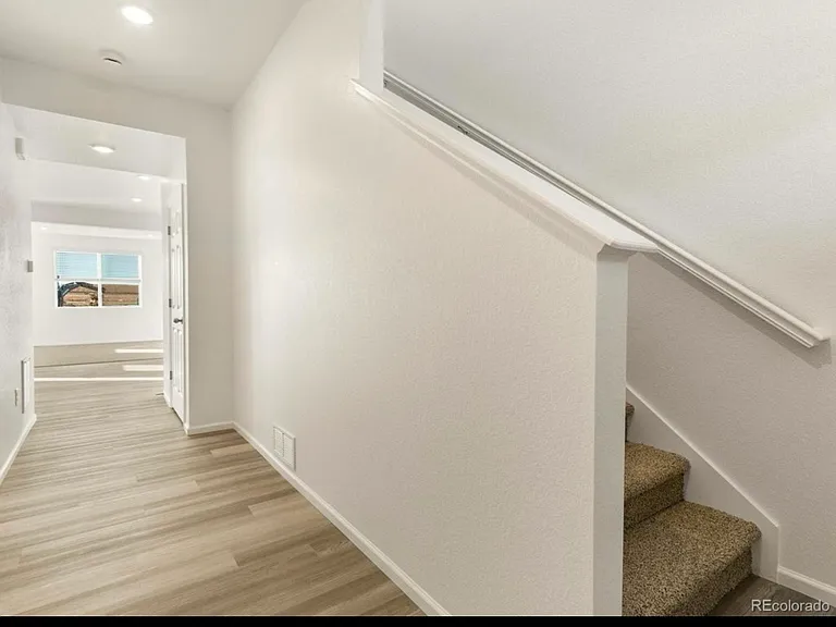 627 97th Ave — Photo 3