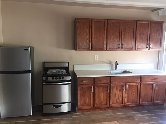 2nd image of 744 Pine Ave #10