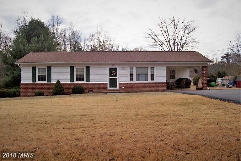 Country Living but minutes to downtown Fredbrg.