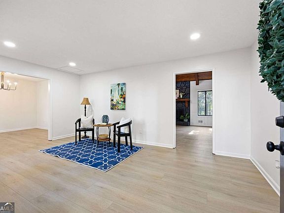 5th image of 3292 Holly Mill Ct