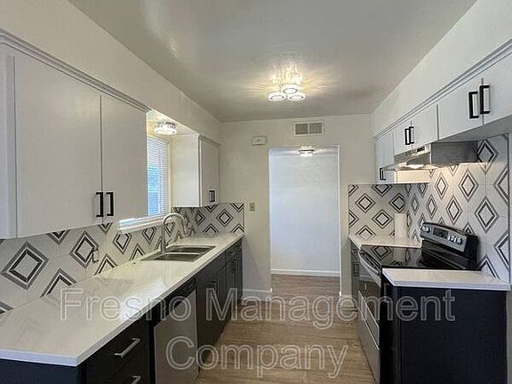 3rd image of 967 W Gettysburg Ave