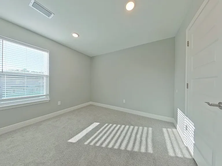 814 Kenneth Dr — Photo 15
