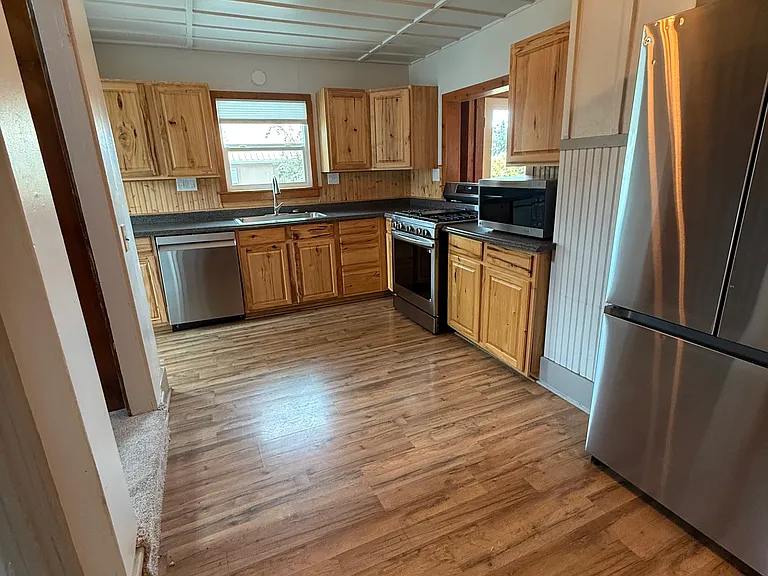 2542 Elm Ave — Photo 11