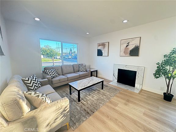 3rd image of 8273 Samoline Ave