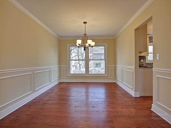 4th image of 10 Bedford Dr