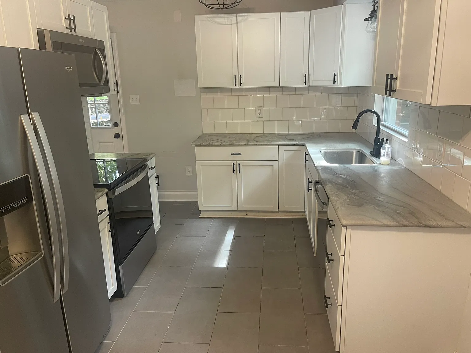 3 bed, 1189 sqft, $1,850 — Photo 4