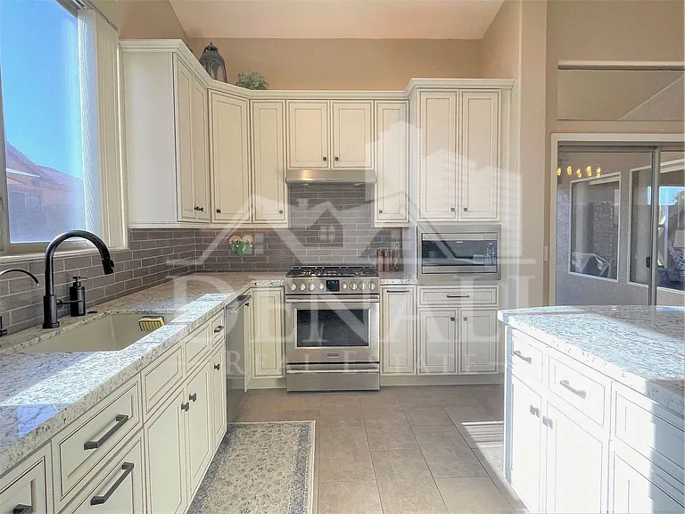 1506 N Sierra Hts — Photo 10